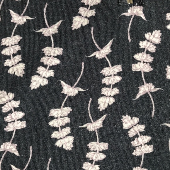 KISMET Flowered Sleeveless Zipper Top - Picture 2 of 5